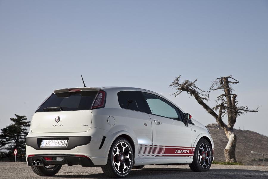  Abarth Punto Evo (199) 2010 года  (фото 10 из 57)